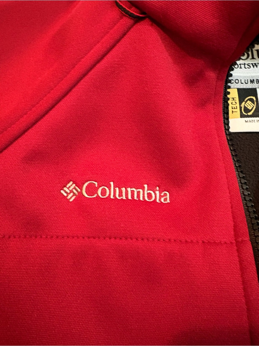 Columbia Titanium Red and Gray Softshell Jacket | Medium - Picture 5 of 13
